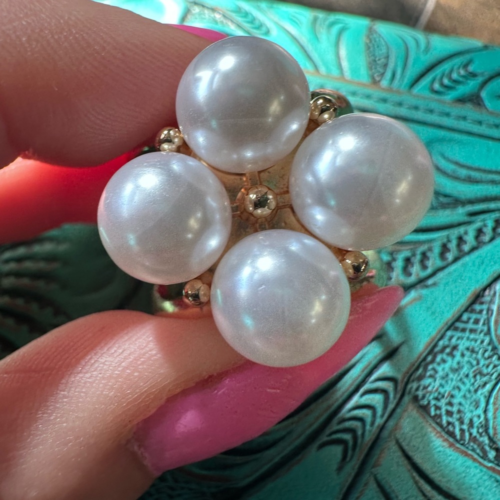 Elegant Gold and Pearl scarf Ring